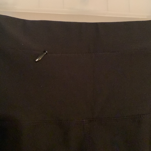 Drynamic athletic pant. Centre seam pull on with back zipped security pocket. - Picture 4 of 5